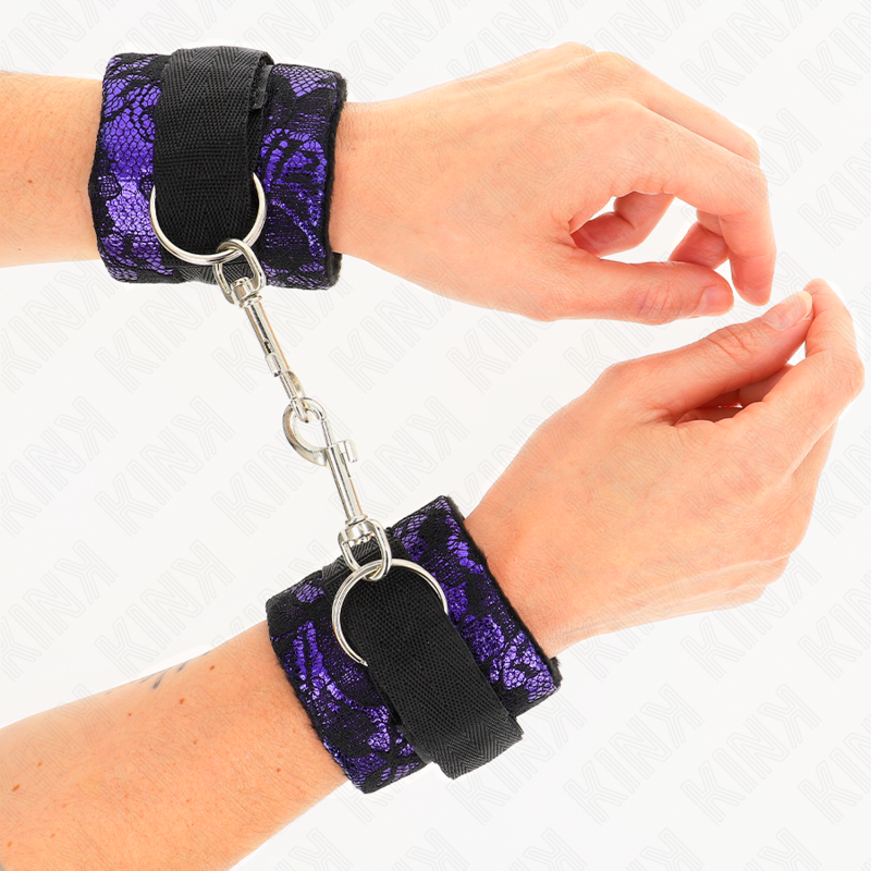 KINK - SHORT VELVET LACE WRIST RESTRAINTS AND NYLON BIND PURPLE / BLACK 23 X 6.5 CM - Image 3